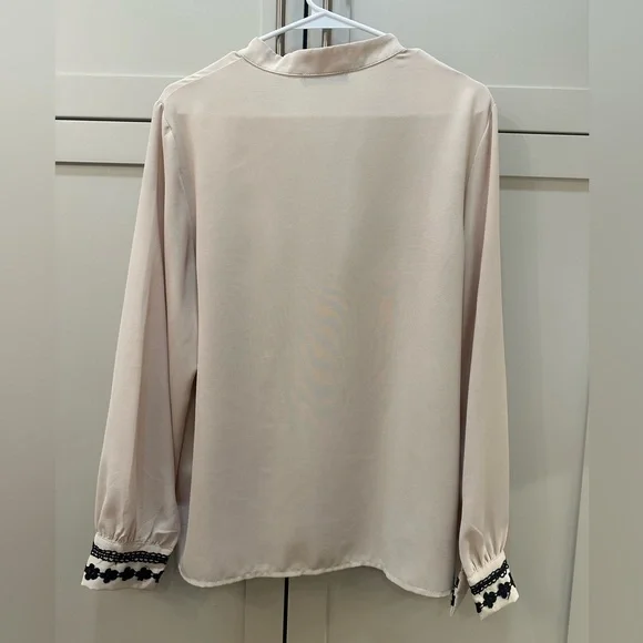 Versona Elegant Cream Blouse with Black Detailing- L - Picture 7 of 9